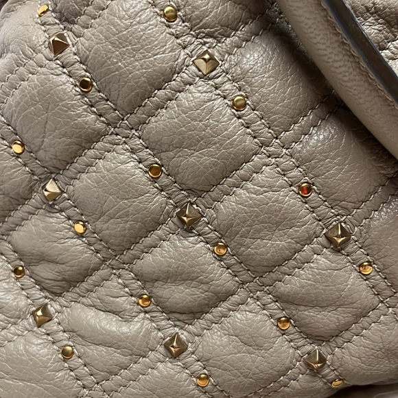 Marc Jacobs gray quilted leather bag with gold studs - Picture 4 of 11